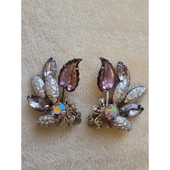 The Unbranded Brand Jewelry - Stunning Clip On Earrings Vintage Pat.Pend Spraling Shiny Purple
